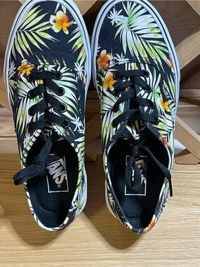 Authentic Vans Low-Top Canvas Upper Sneaker/ Tropical Floral Print W Sz 7.5 -M 6